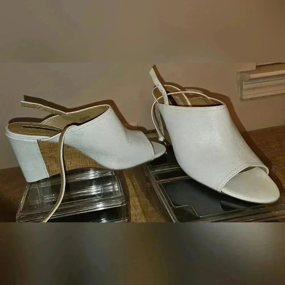 Tahari Shoes - TAHARI wedge white heels size 7.5.